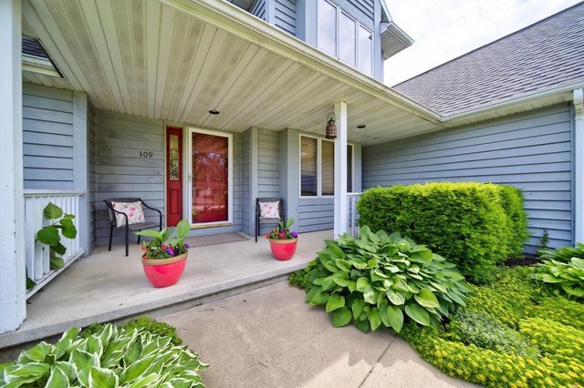 109 OLD ORCHARD LANE, Neenah, WI 54956