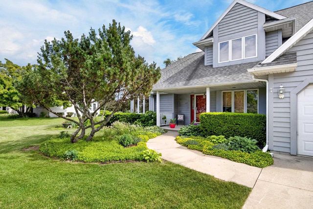 109 OLD ORCHARD LANE, Neenah, WI 54956