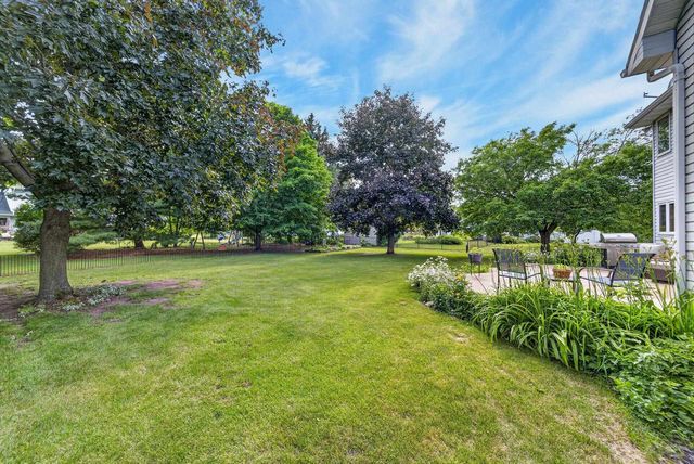 109 OLD ORCHARD LANE, Neenah, WI 54956