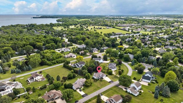 109 OLD ORCHARD LANE, Neenah, WI 54956