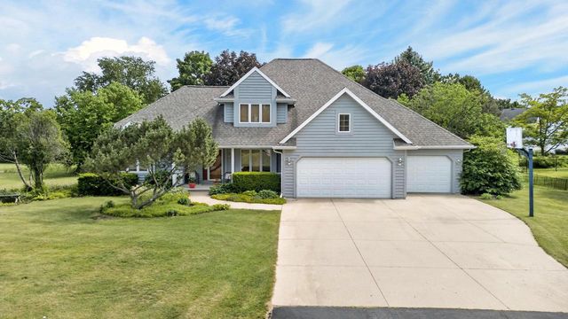 109 OLD ORCHARD LANE, Neenah, WI 54956