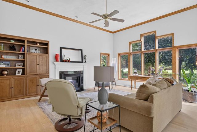 109 OLD ORCHARD LANE, Neenah, WI 54956