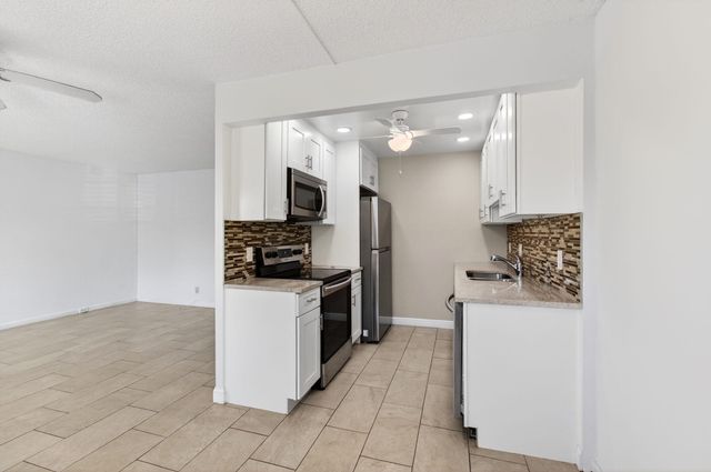 1017 Cornwall, Boca Raton, FL 33434