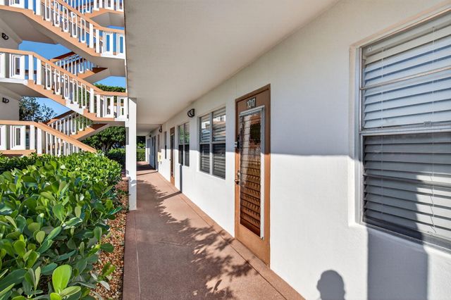 1017 Cornwall, Boca Raton, FL 33434