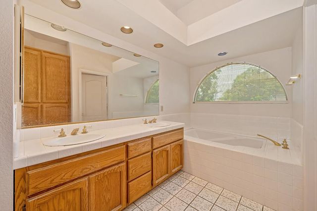 5021 Krista Ct, Elk Grove, CA 95758