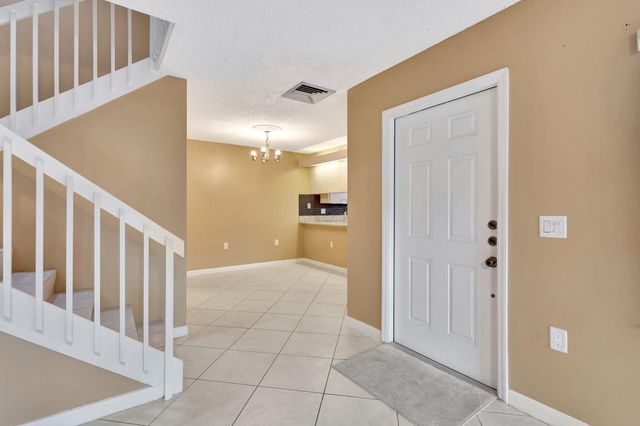 18 Amherst Court B, Royal Palm Beach, FL 33411