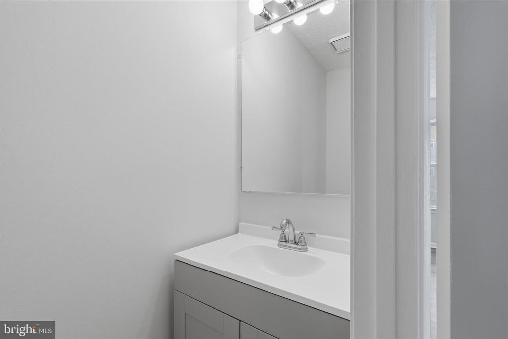 Image 13 of property listing at 14 OAKSIDE LN, Indian Head, MD 20640