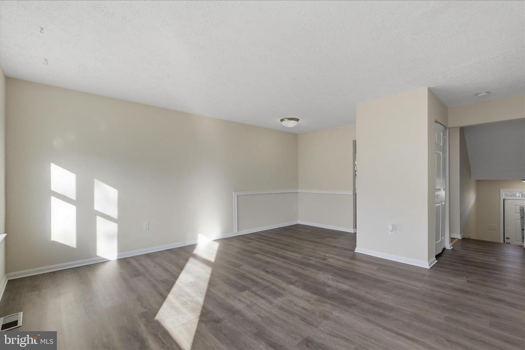 Image 8 of property listing at 14 OAKSIDE LN, Indian Head, MD 20640