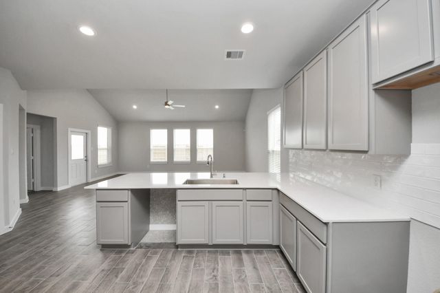 352 Ice Shore Trail, Dayton, TX 77535