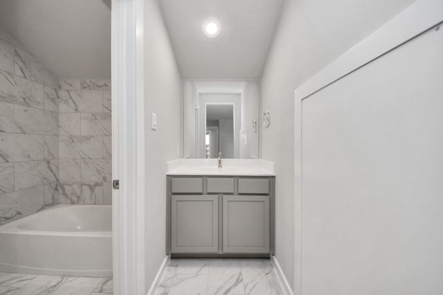 352 Ice Shore Trail, Dayton, TX 77535