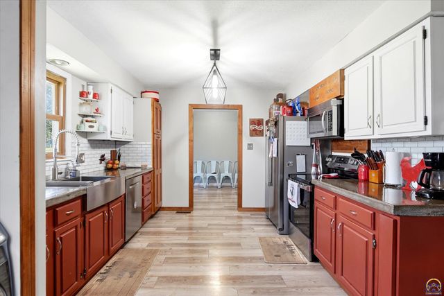 5133 NW 52nd St, Topeka, KS 66618