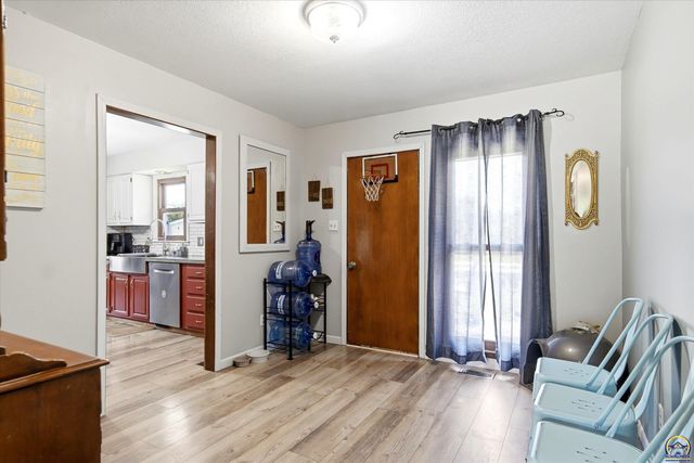 5133 NW 52nd St, Topeka, KS 66618