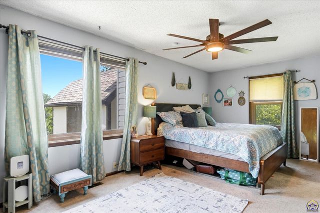 5133 NW 52nd St, Topeka, KS 66618