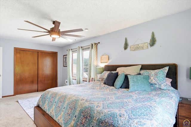 5133 NW 52nd St, Topeka, KS 66618