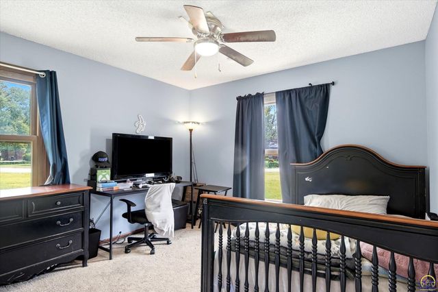5133 NW 52nd St, Topeka, KS 66618