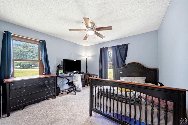 5133 NW 52nd St, Topeka, KS 66618