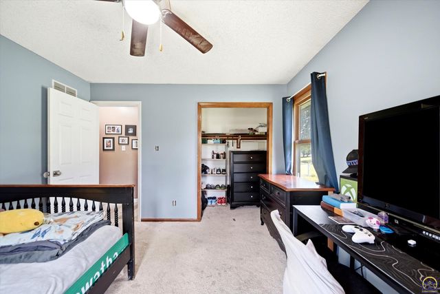 5133 NW 52nd St, Topeka, KS 66618