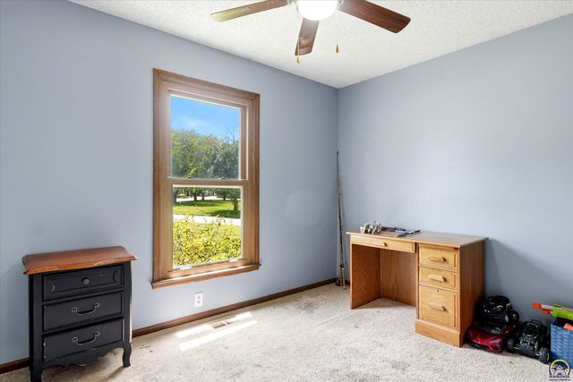 5133 NW 52nd St, Topeka, KS 66618