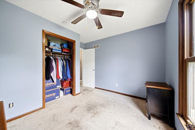 5133 NW 52nd St, Topeka, KS 66618