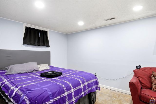 5133 NW 52nd St, Topeka, KS 66618
