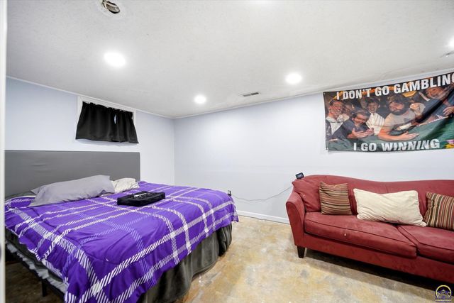 5133 NW 52nd St, Topeka, KS 66618