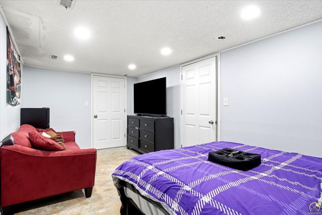 5133 NW 52nd St, Topeka, KS 66618
