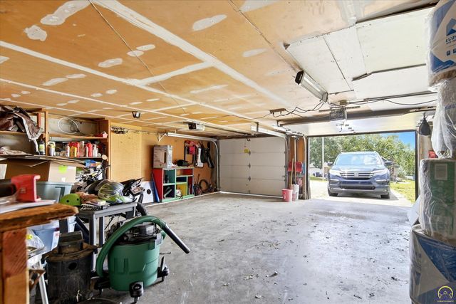 5133 NW 52nd St, Topeka, KS 66618