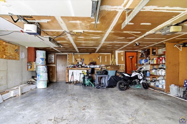5133 NW 52nd St, Topeka, KS 66618