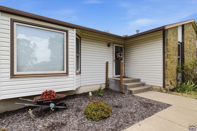 5133 NW 52nd St, Topeka, KS 66618
