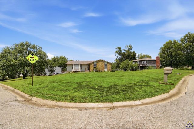 5133 NW 52nd St, Topeka, KS 66618