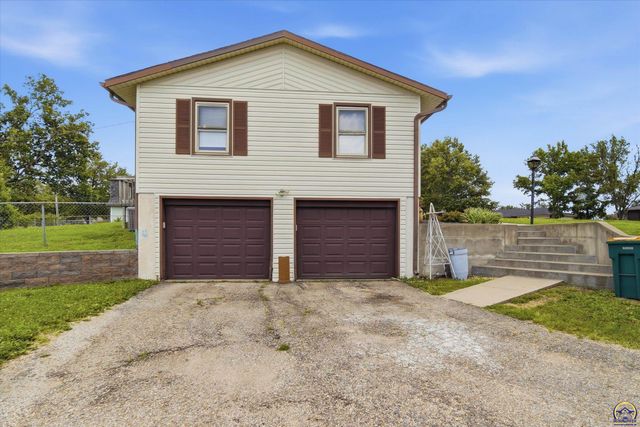 5133 NW 52nd St, Topeka, KS 66618