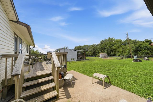 5133 NW 52nd St, Topeka, KS 66618