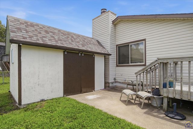 5133 NW 52nd St, Topeka, KS 66618