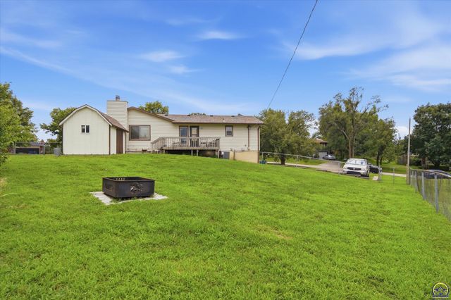 5133 NW 52nd St, Topeka, KS 66618