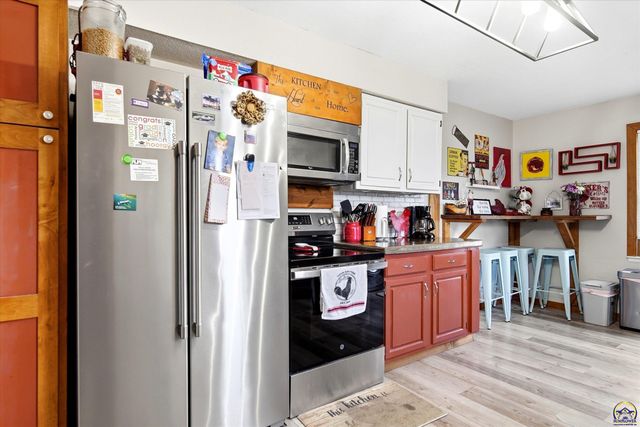 5133 NW 52nd St, Topeka, KS 66618