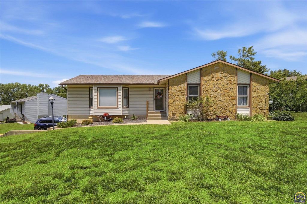 5133 NW 52nd St, Topeka, KS 66618