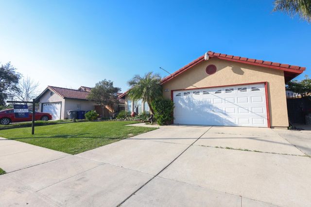 1686 Souza Street, Orange Cove, CA 93646