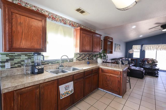 1686 Souza Street, Orange Cove, CA 93646