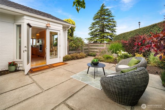 1560 NW Woodbine Way, Seattle, WA 98177