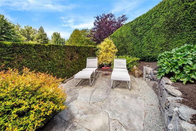 1560 NW Woodbine Way, Seattle, WA 98177