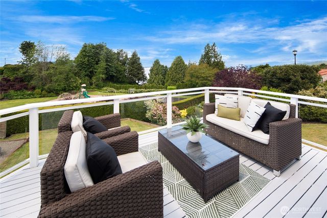 1560 NW Woodbine Way, Seattle, WA 98177