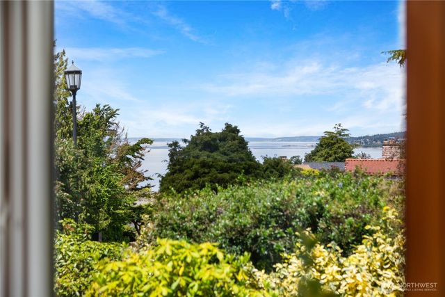 1560 NW Woodbine Way, Seattle, WA 98177