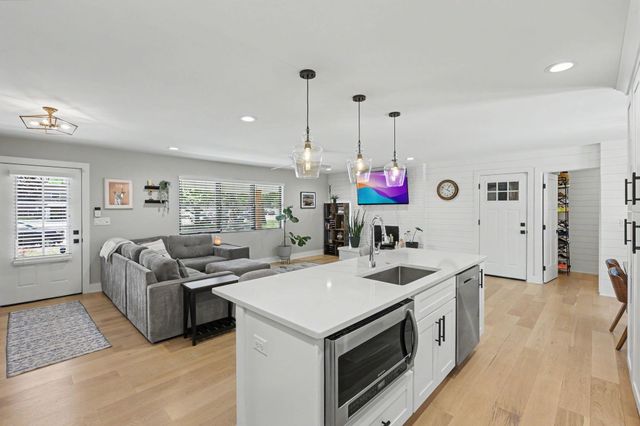 2124 Shoreham Road, Columbus, OH 43220
