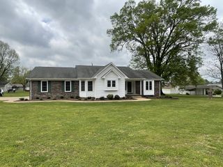 409 Douglas Dr, Lawrenceburg, TN 38464