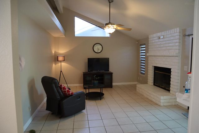 6296 N Lodi Avenue, Fresno, CA 93722