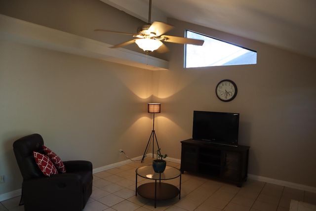 6296 N Lodi Avenue, Fresno, CA 93722