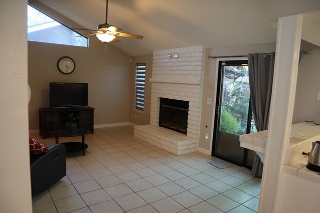 6296 N Lodi Avenue, Fresno, CA 93722