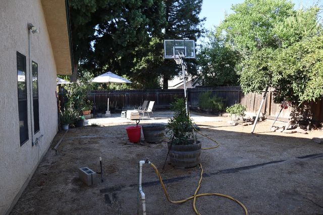 6296 N Lodi Avenue, Fresno, CA 93722