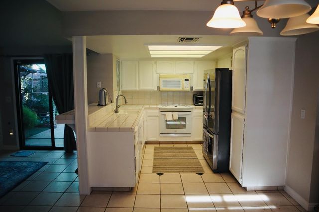 6296 N Lodi Avenue, Fresno, CA 93722