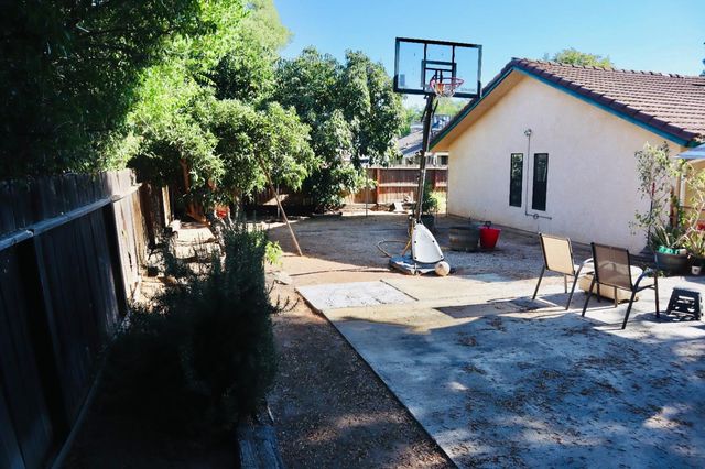 6296 N Lodi Avenue, Fresno, CA 93722